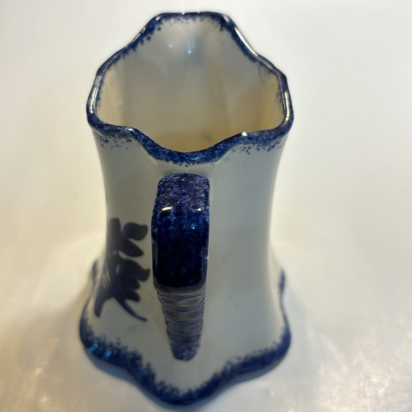 Milk pitcher vintage blue floral with white background made in Tennessee - Picture 4 of 5